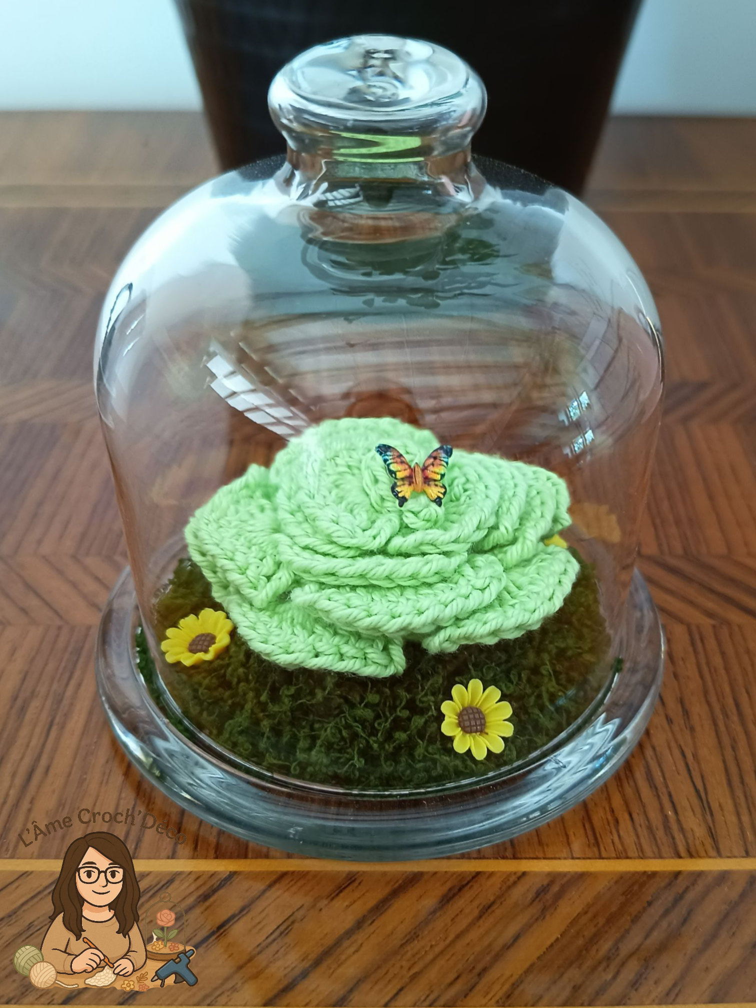 ROSE ÉTERNELLE CROCHETÉE VERTE SOUS CLOCHE