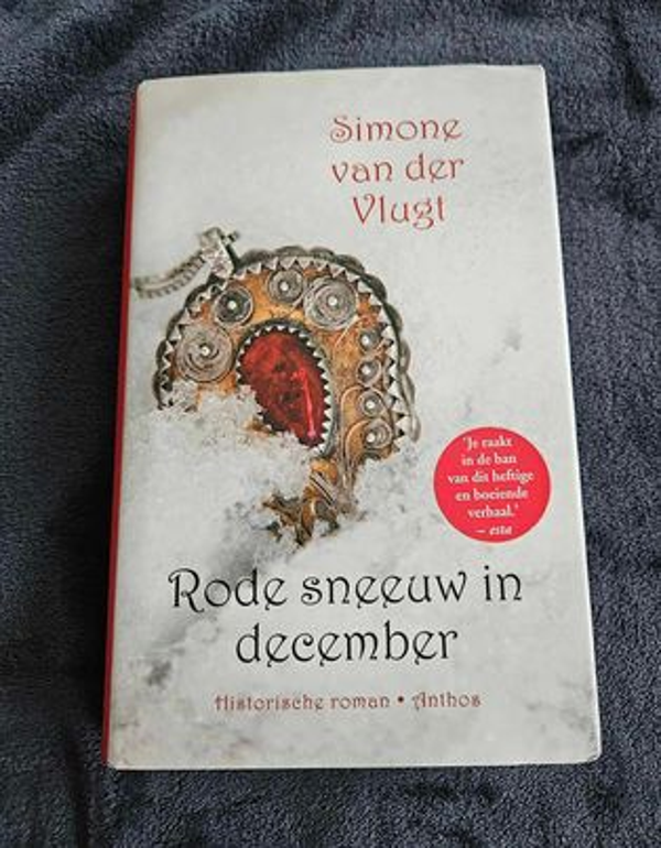 Simone van der Vlugt - Rode sneeuw in december