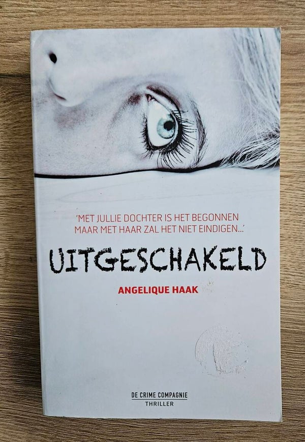 Angelique Haak - Uitgeschakeld