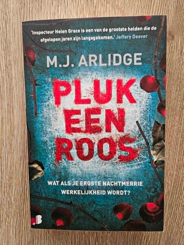 M.J. Arlidge - Pluk een roos