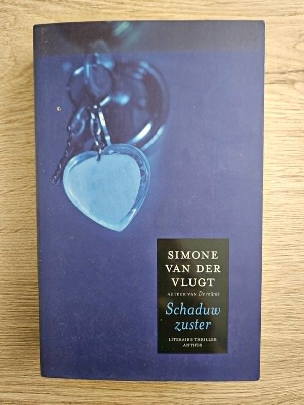 Simone van der Vlugt - Schaduwzuster