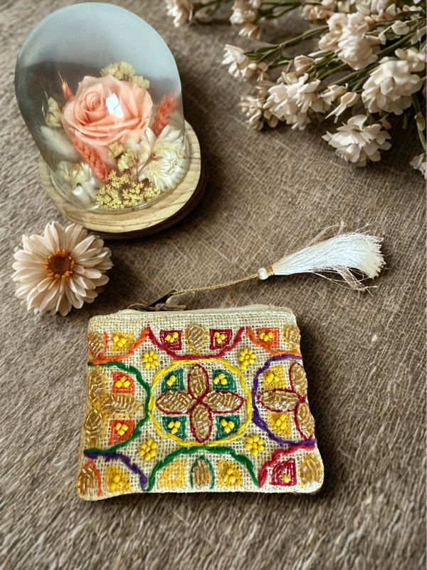 Porte-monnaie à pompon, brodé de perles