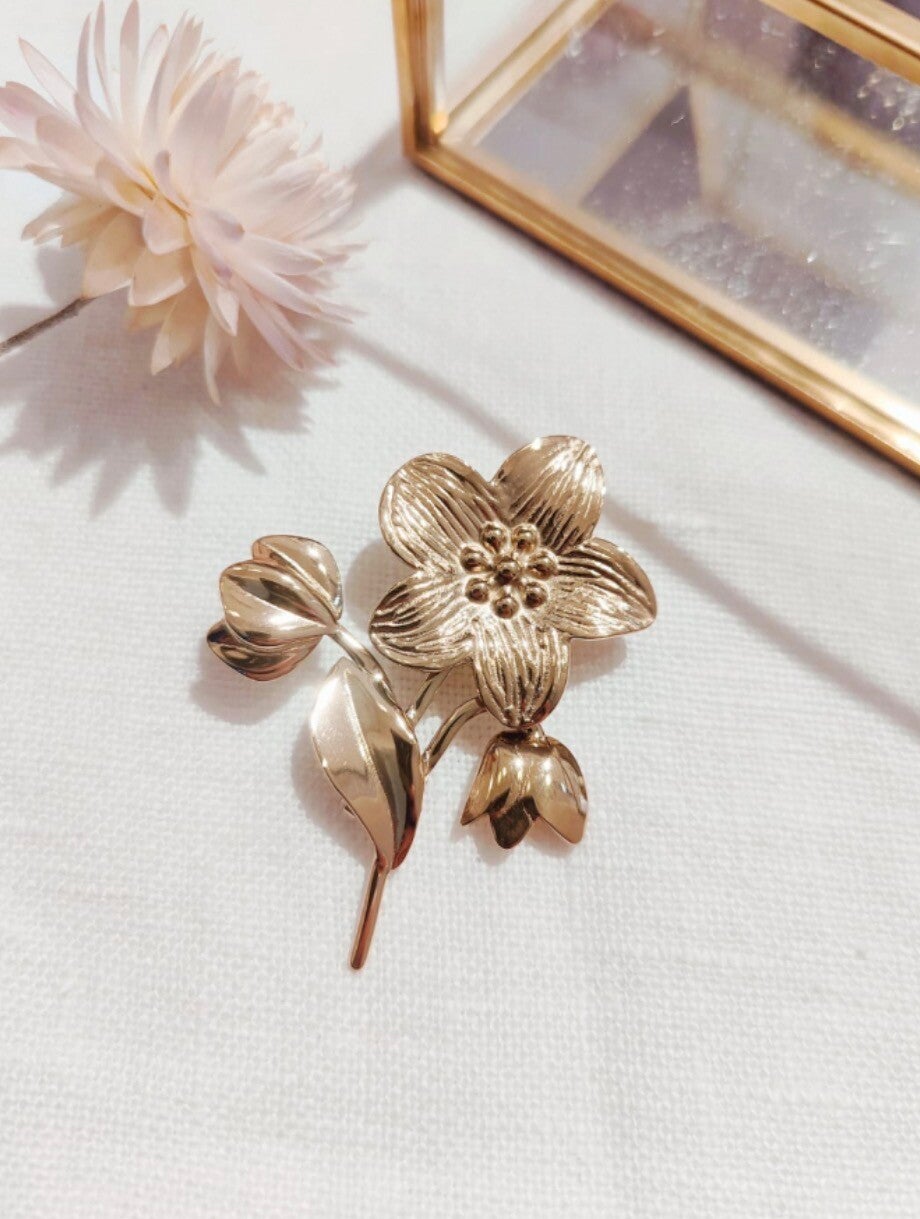 Broche fleur dorée, acier inoxydable