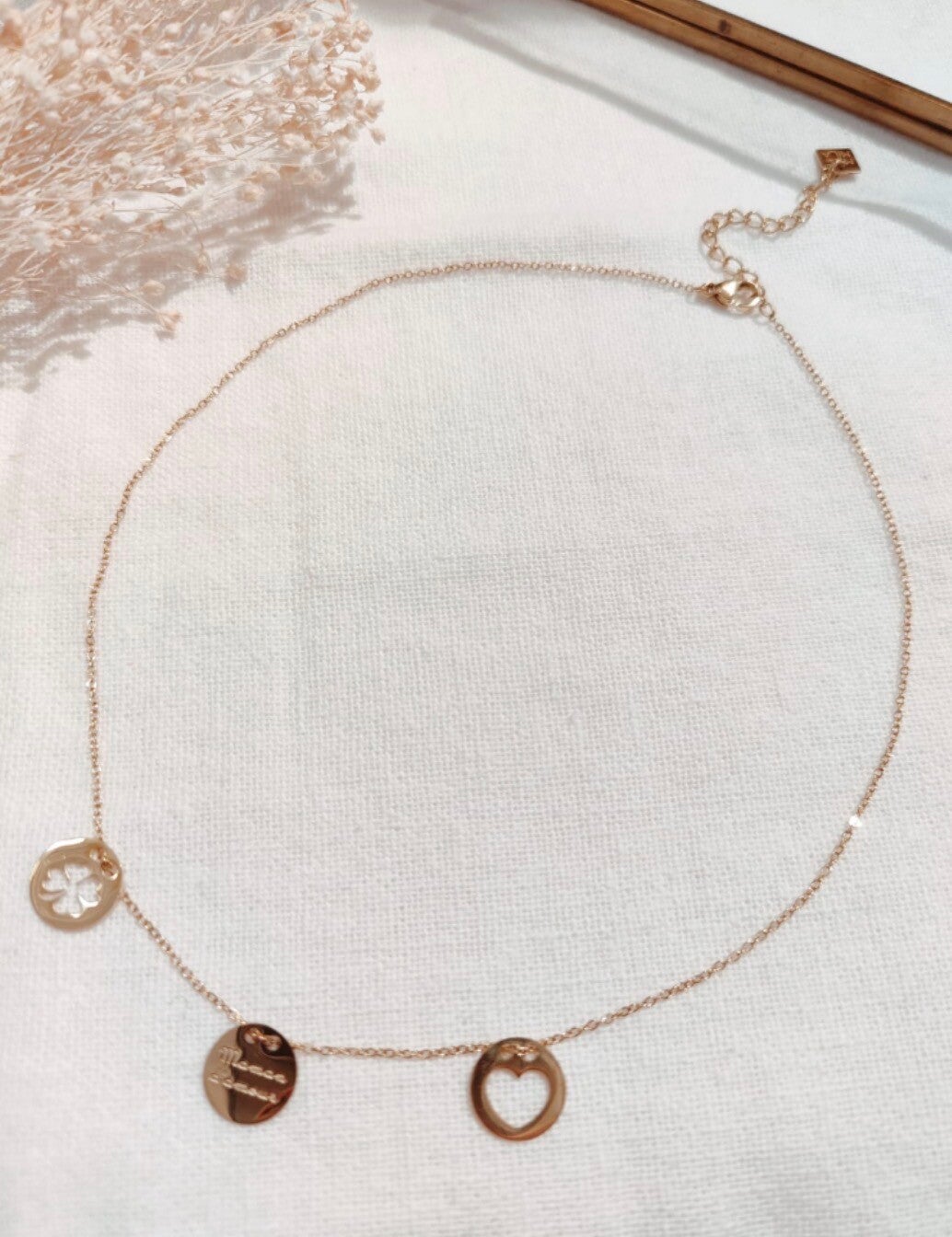 Collier inscription Maman d’amour dorée ✨