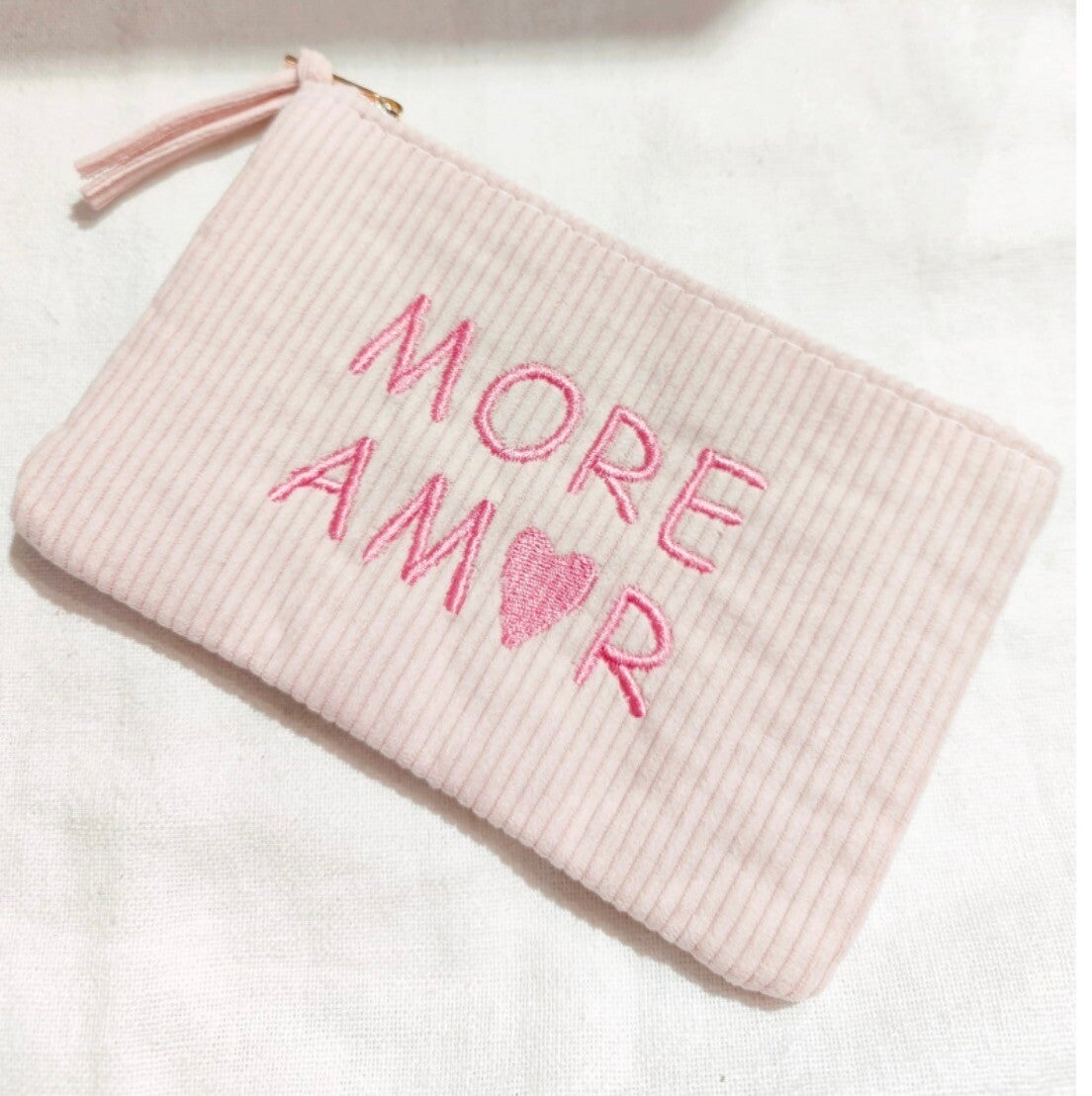 Pochette côtelée MORE AM🩷R