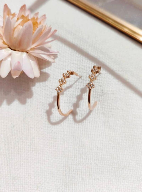 Boucles d’oreilles, créole, strass dorée