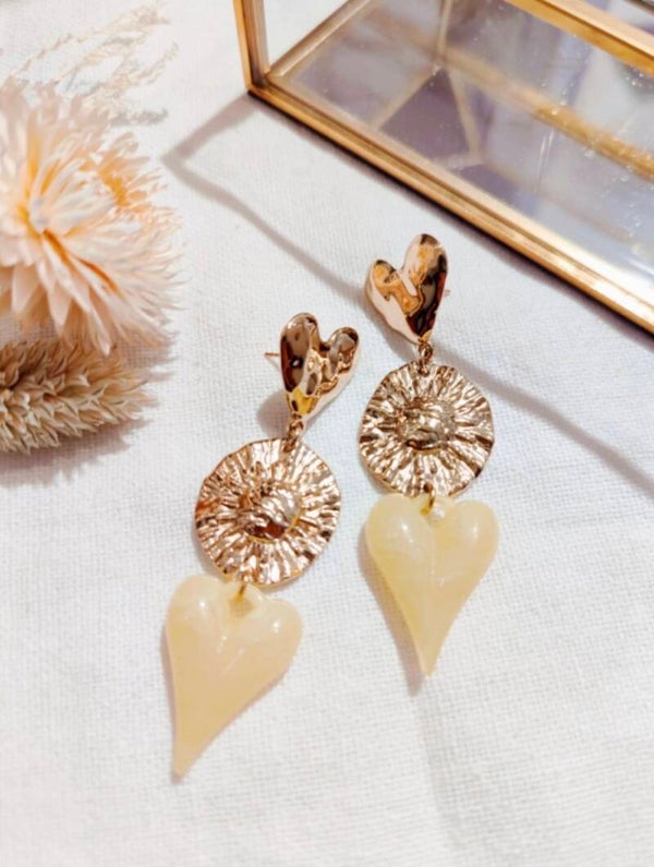 Boucles d’oreilles, résine, cœur, jaune doré 💛