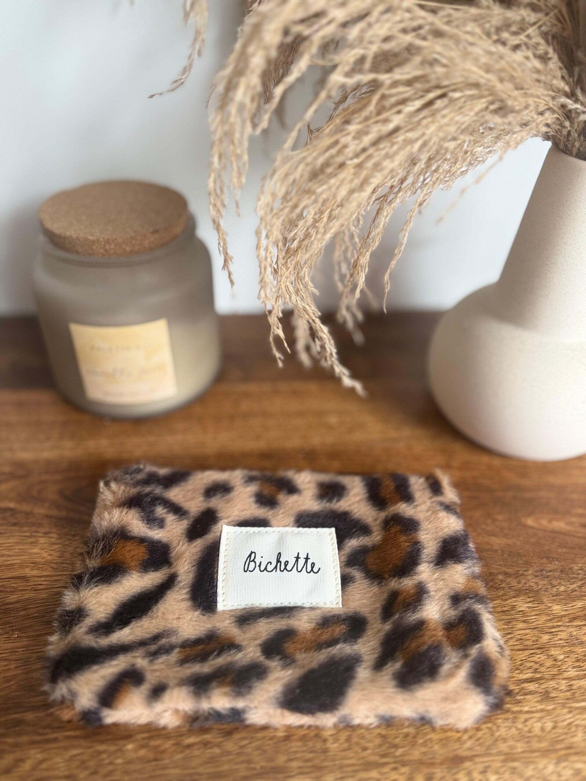 Trousse “Bichette” effet fourrure léopard – Stylée & Fun 🐆💖