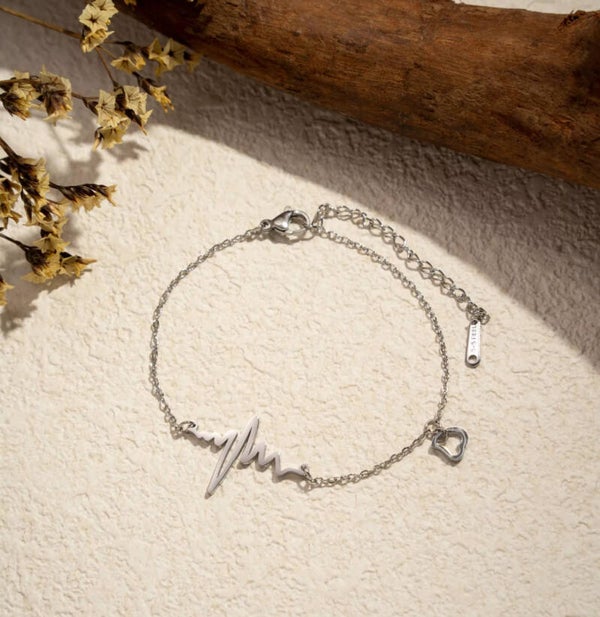 Bracelet avec motif battement de cœur en acier inoxydable