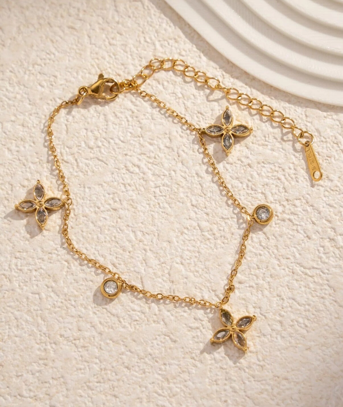 Bracelet trèfle doré en acier inoxydable 🍀