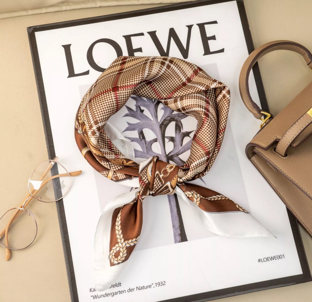 Foulard Motif Chaîne & Damier Effet Soie