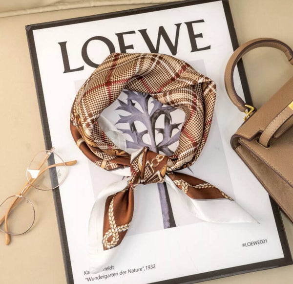 Foulard Motif Chaîne & Damier Effet Soie