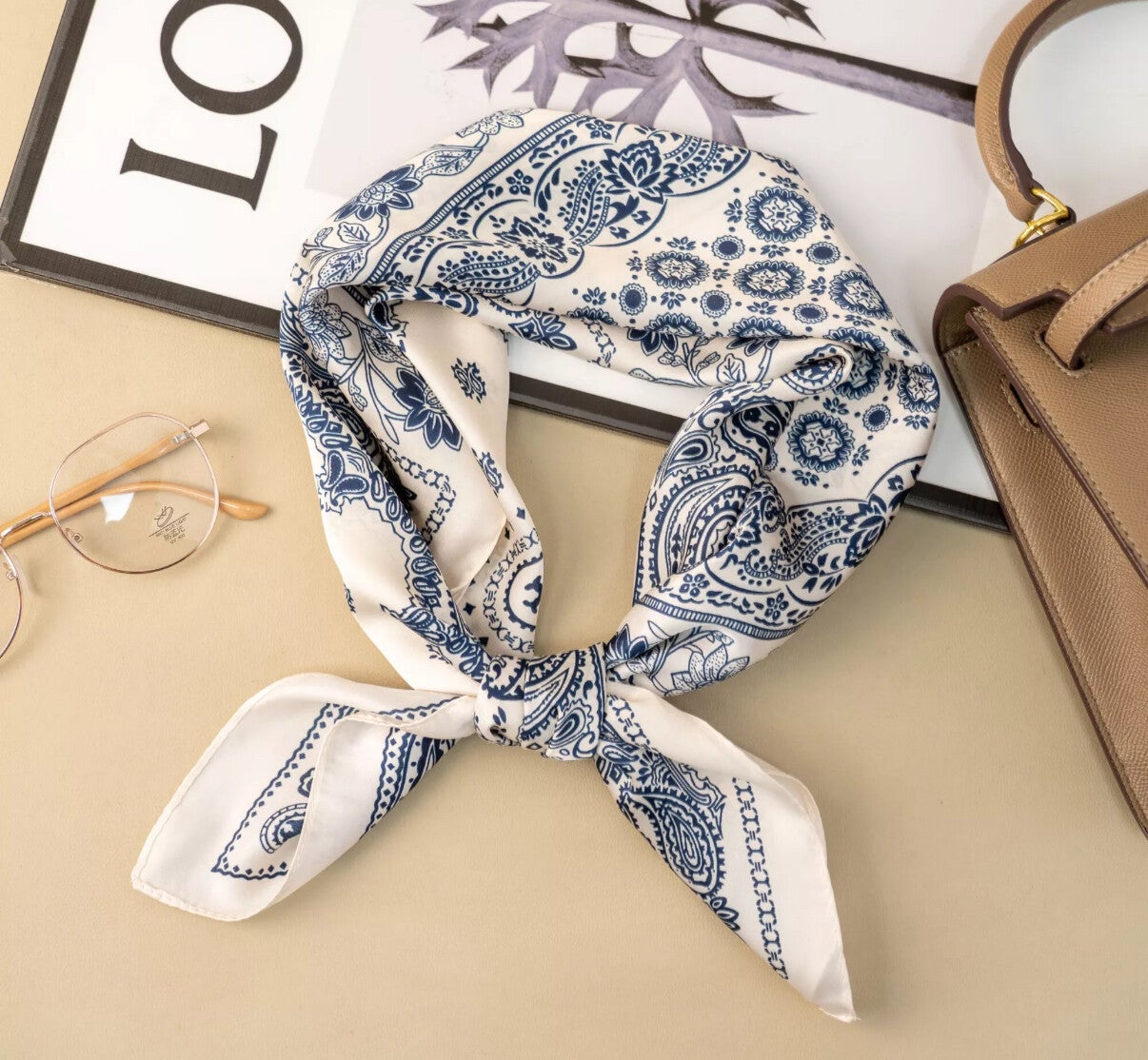 Foulard motifs floraux 🩵 🌸