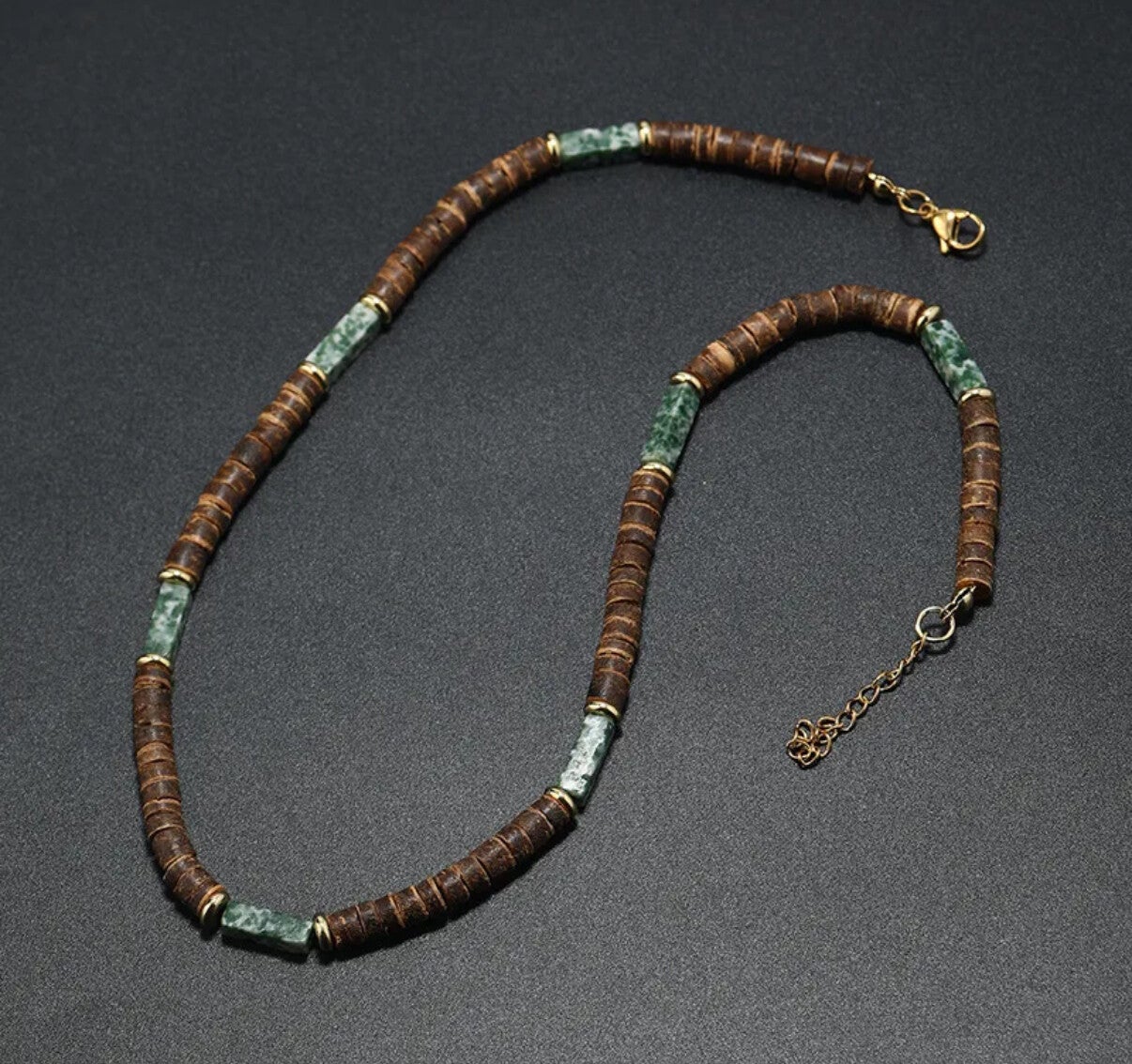 🌴 Collier homme – Perles en noix de coco Vert