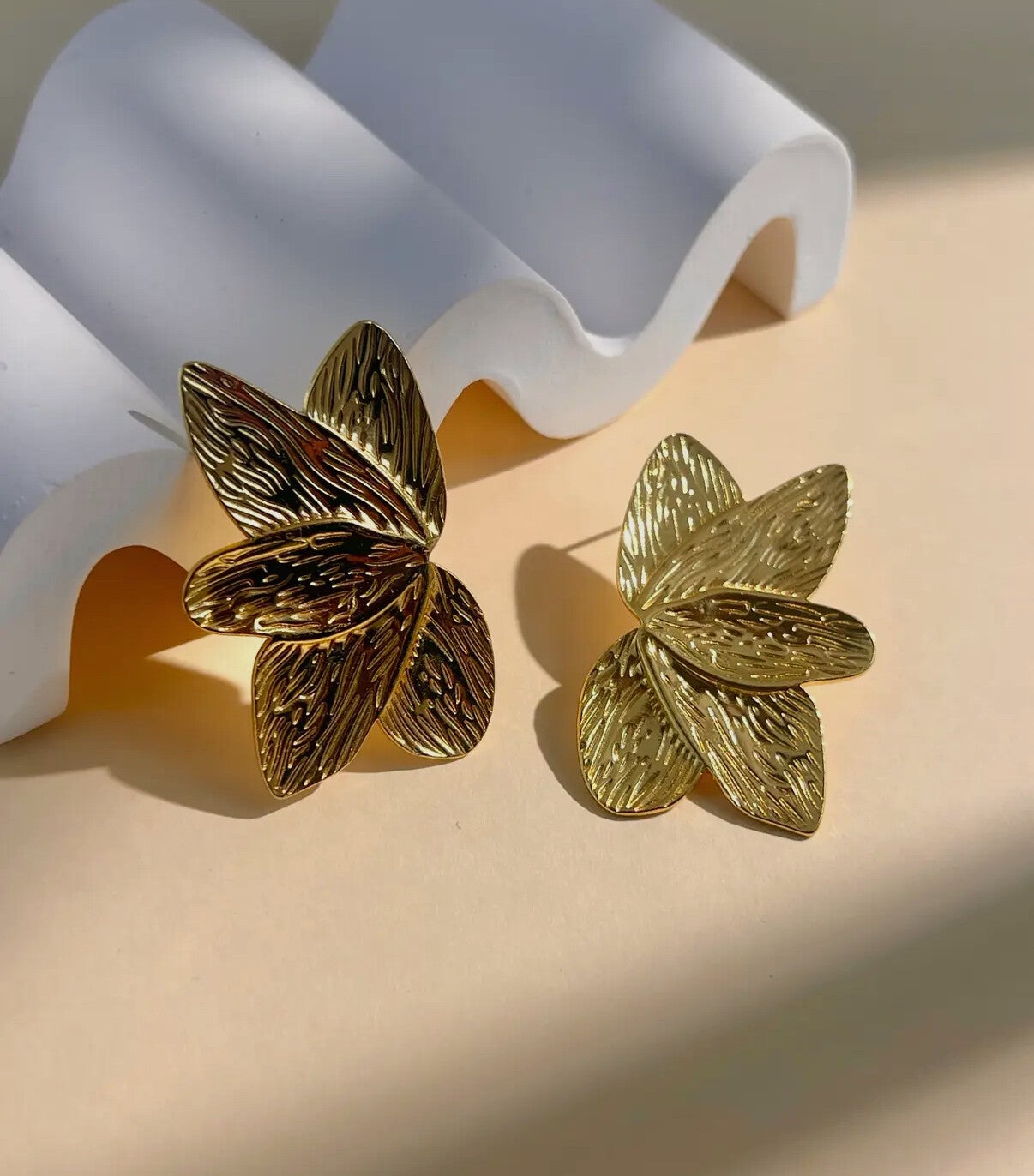 Boucles d’oreilles pétale doré