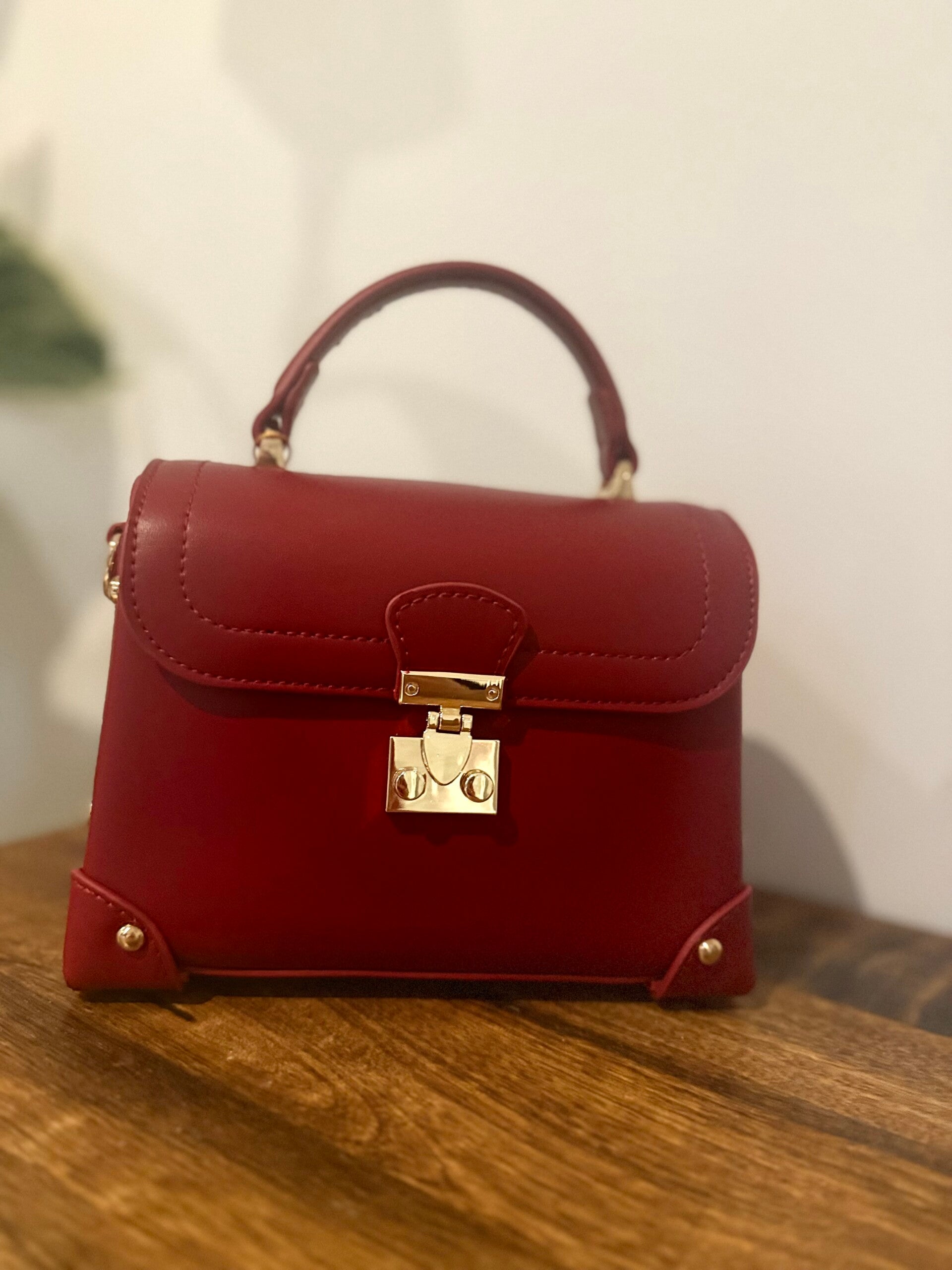 💼 Mini Sac à Main Bordeaux Élégant – Format Compact & Chic