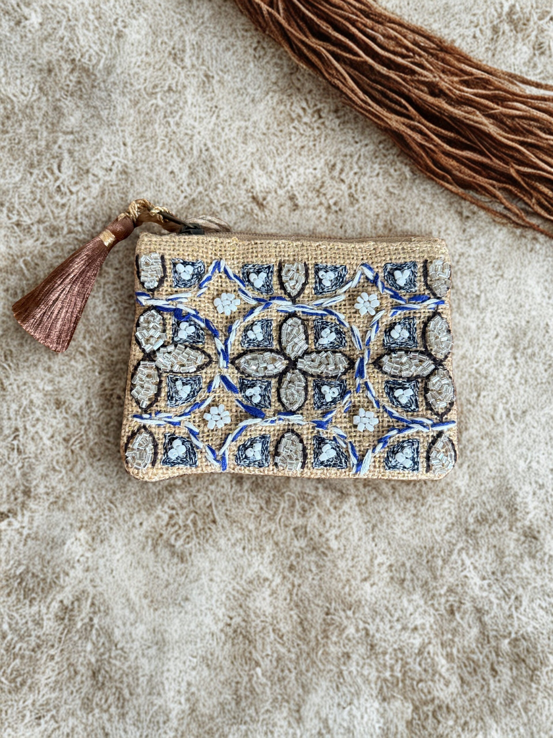 Porte-monnaie en jute, broder de perles