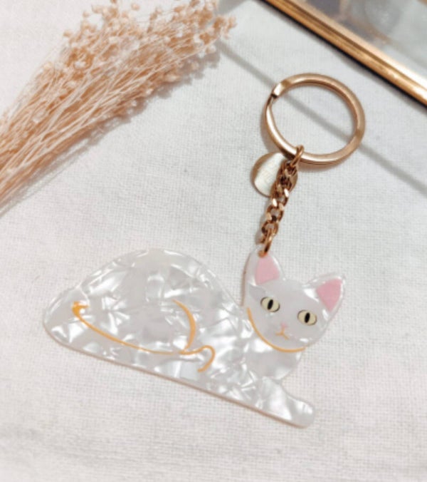 Porte clef résine chat blanc 🐱
