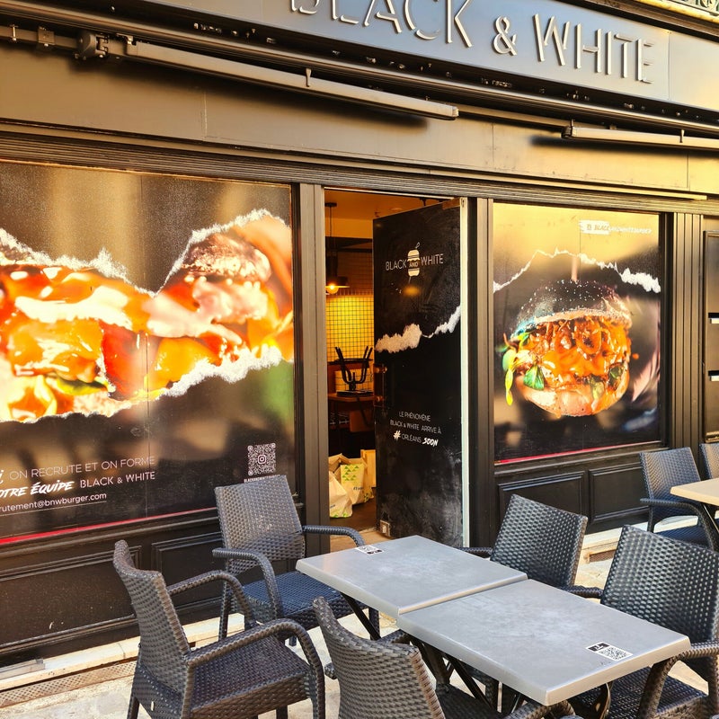Sortir à Orléans _ fast-food black and white burger _ 09.jpg