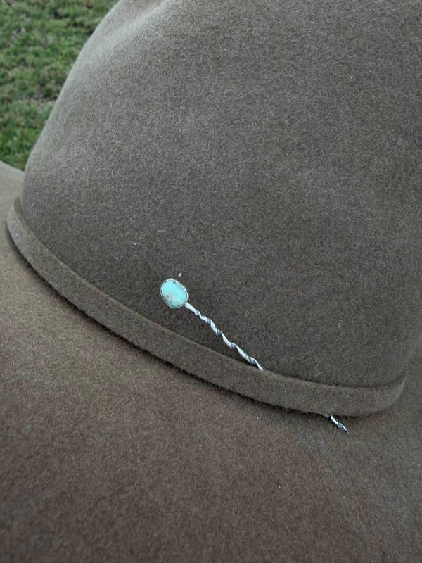 Dainty Palomino hat pick