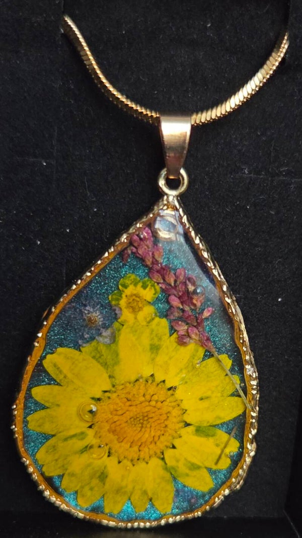 Carlow Resin Crafts – Handmade Botanical Resin Necklace