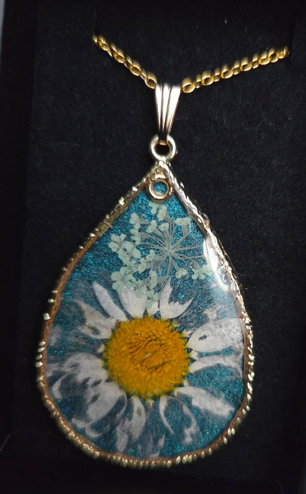 Carlow Resin Crafts – Handmade Botanical Resin Necklace