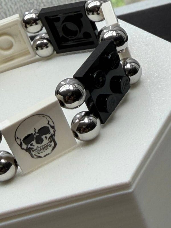 Bracelet homme tête de mort blanc et noir perles acier inoxydable fait main — LeKlic en briques LEGO®