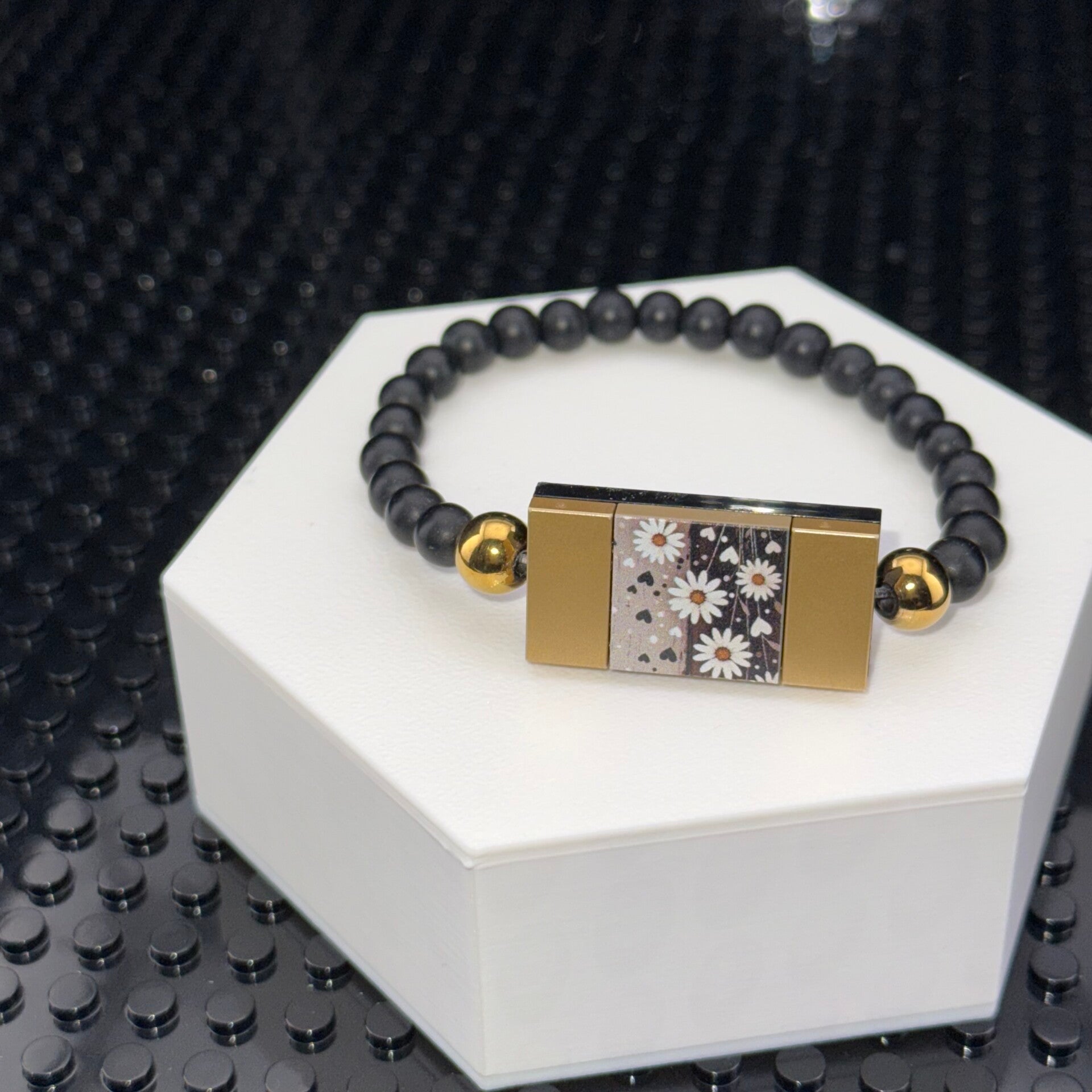 Bracelet femme fleurs perles noires fait main — LeKlic en briques LEGO®
