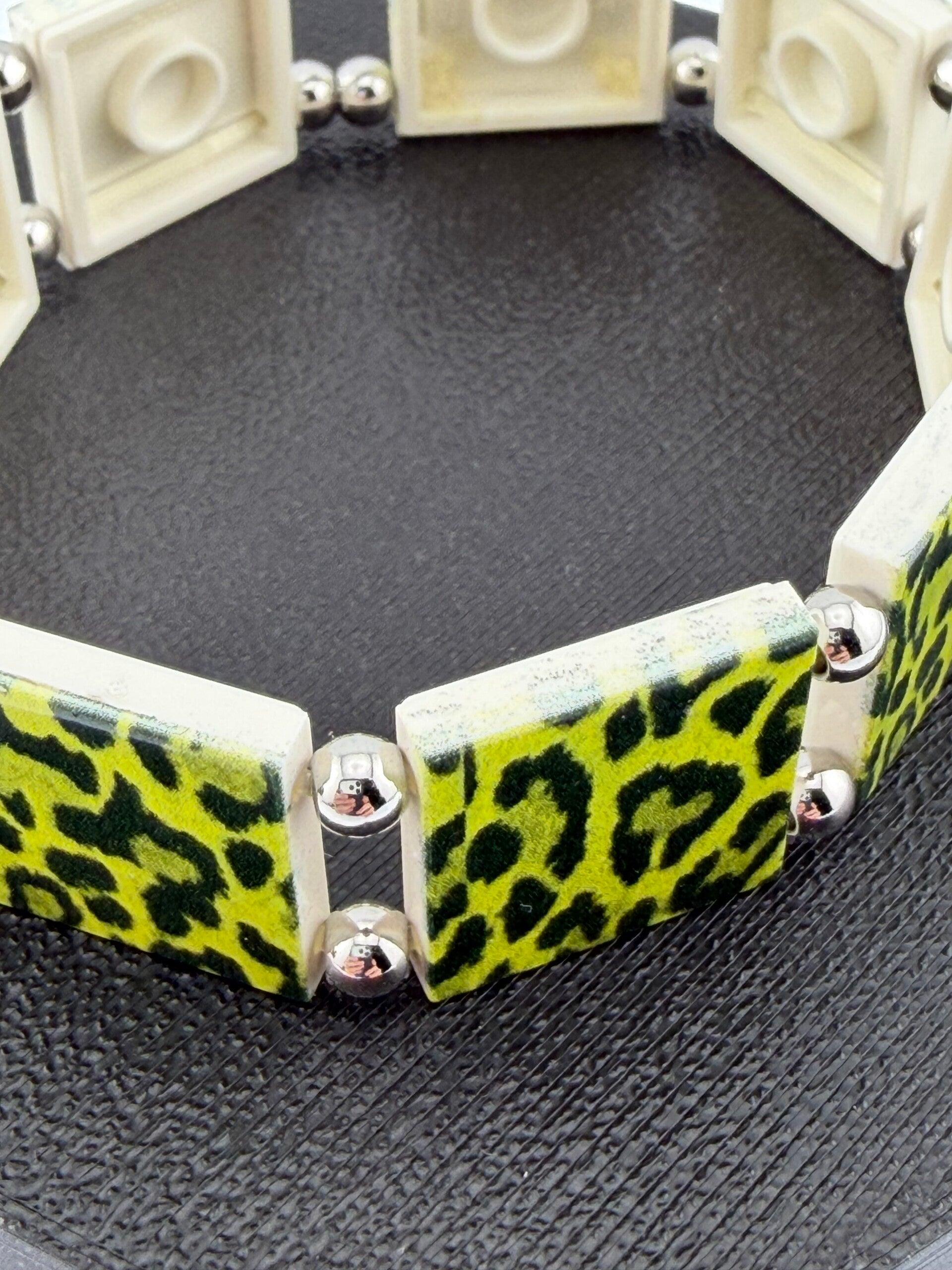 Bracelet femme léopard vert briques blanches LEGO fait main France