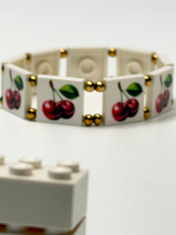 Bracelet plaques LEGO® motif Cerises – Perles dorées