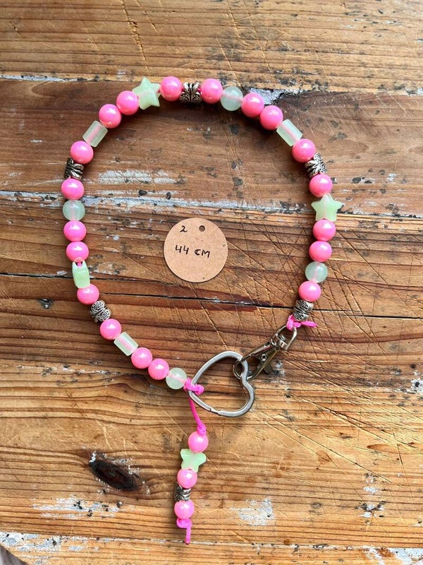 Caren B Glow-in-the-dark ketting 2