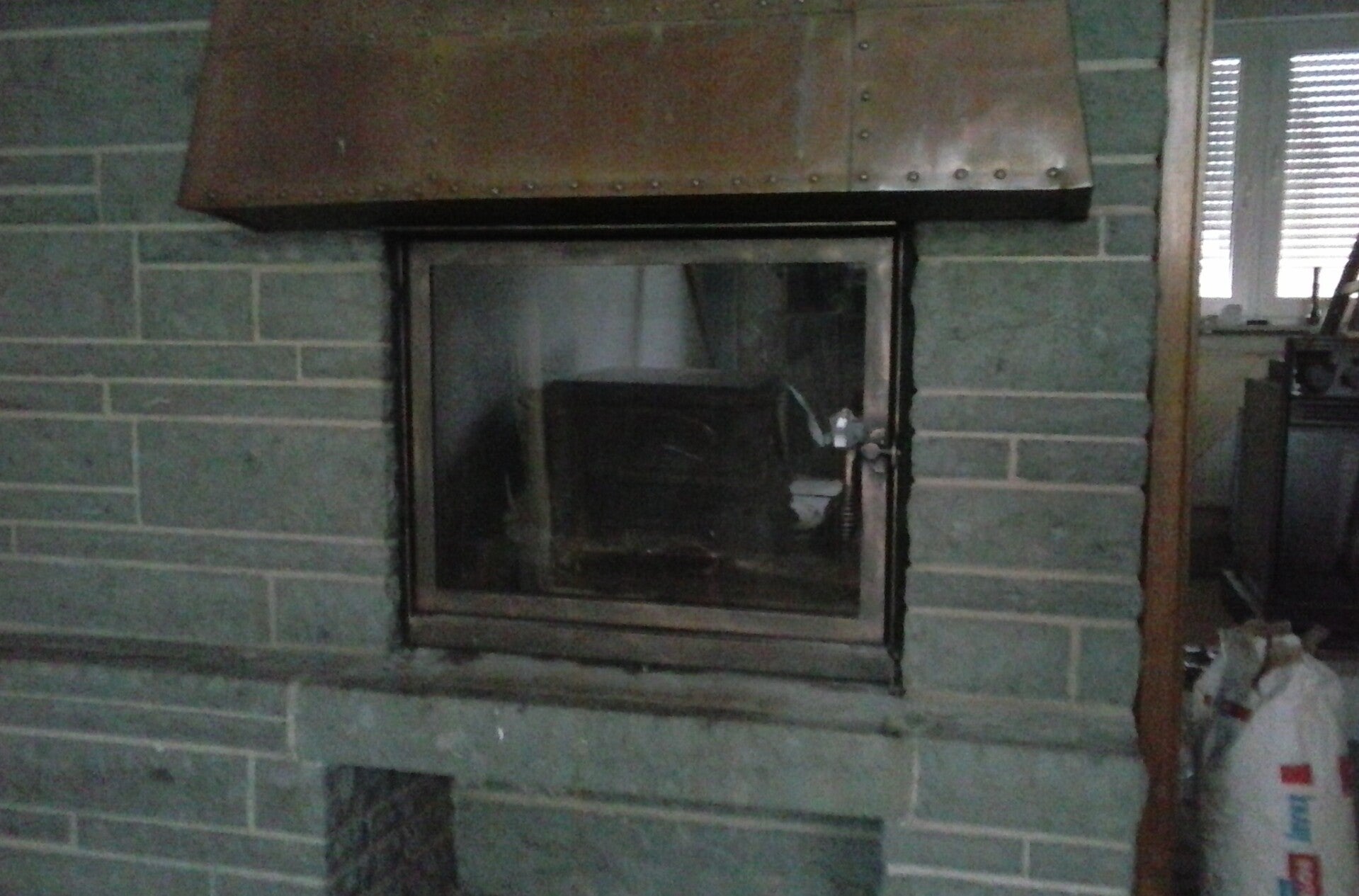 Brandschutz: Glastür auf Mass-Kaminverglasungen