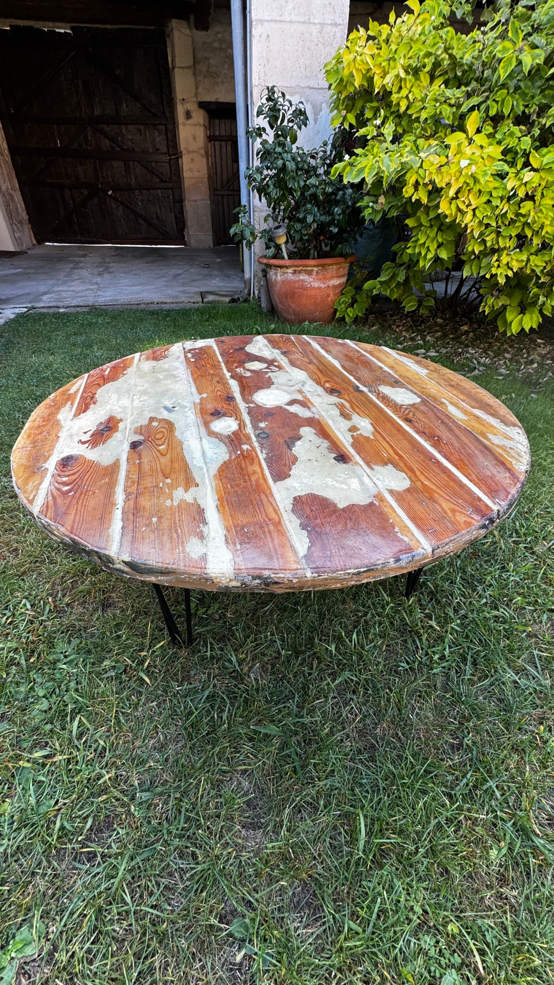 Table basse ronde – Upcycling d’un ancien touret
