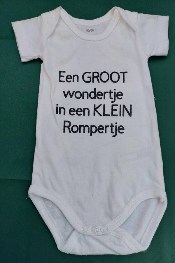 Rompertje: Een GROOT wondertje in een KLEIN rompertje.
