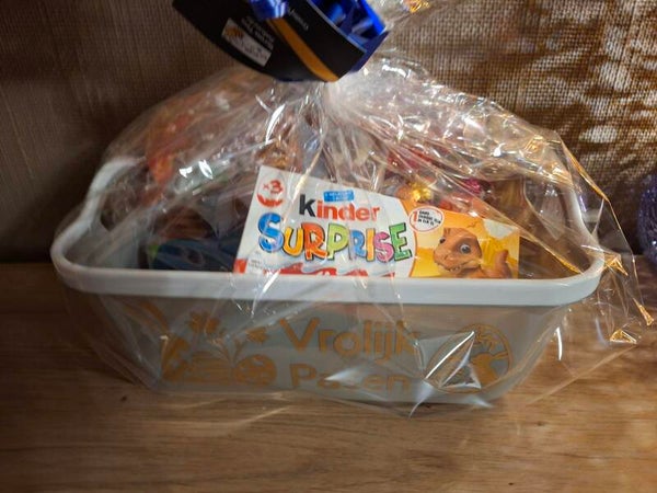 Groot gevuld Paasmandje Laag