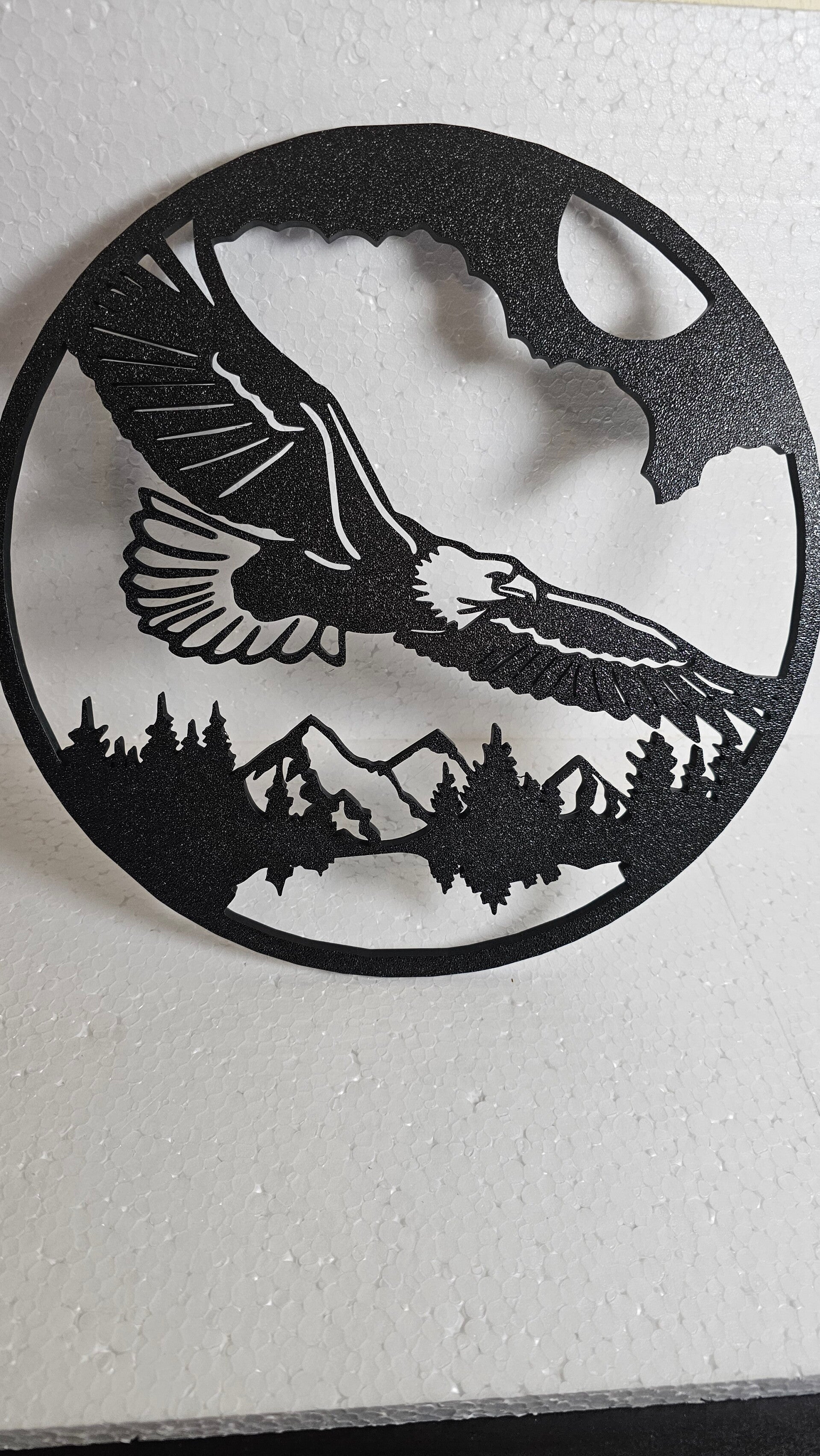 Großer Adler im Gebirge