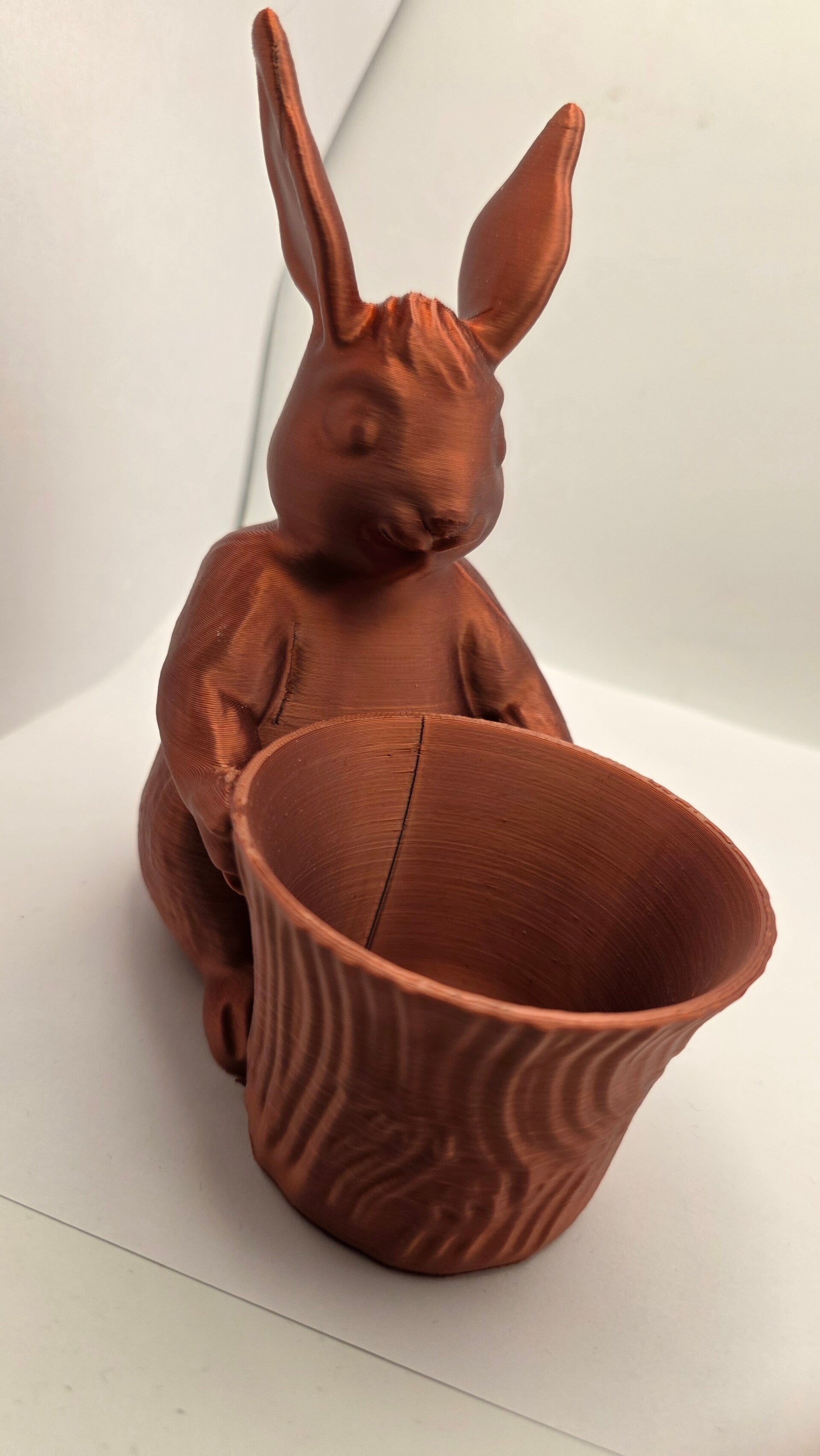 Osterhase mit Körbchen