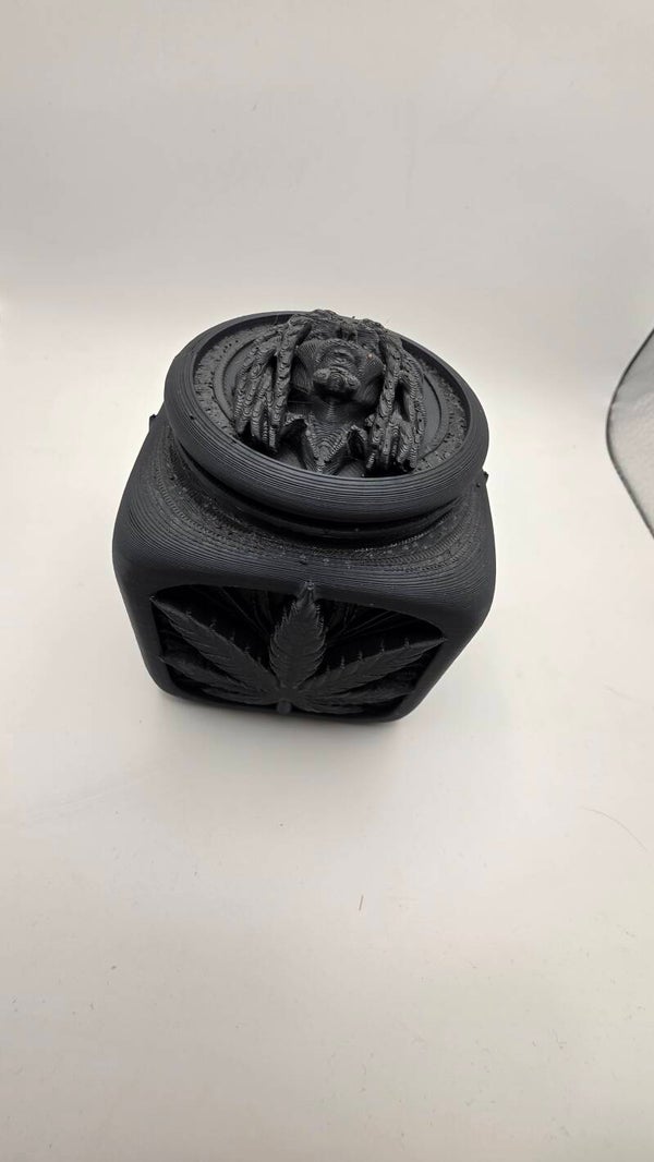 Keine Dose mit Hanfblatt