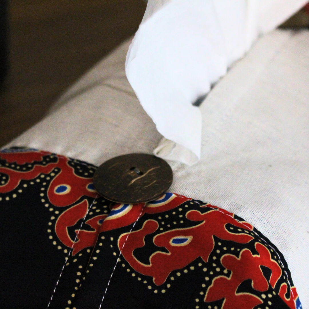 Batik Tissuehouder - Rood / Zwart