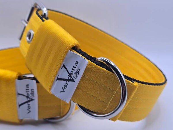 Halsband Superdupertuff geel