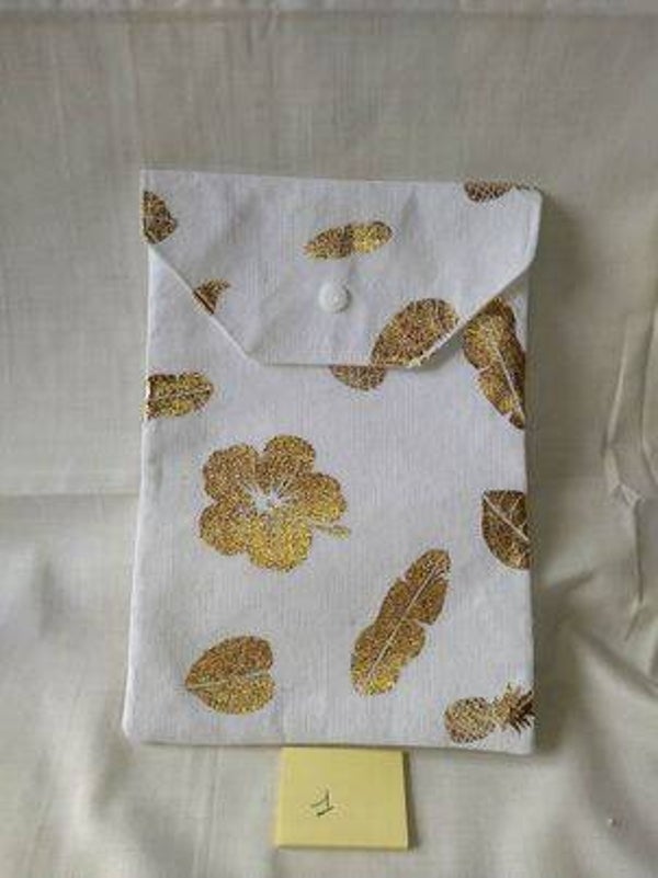 pochette pour livre de poche