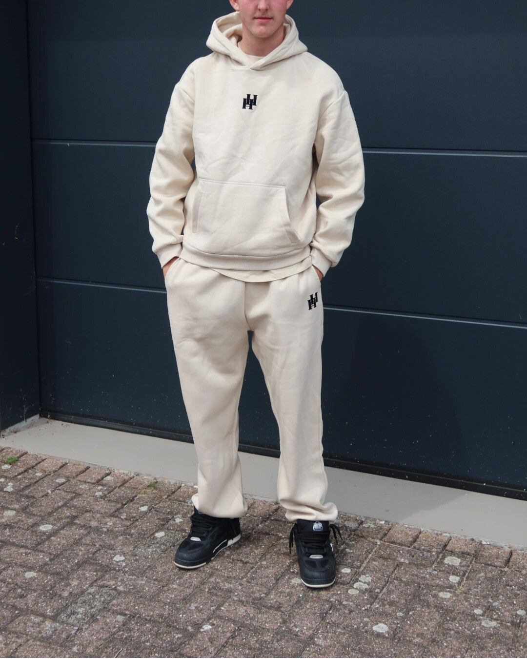 Hommersom & Hommersom Complete Set Sand – Comfortabele Unisex Hoodie, Broek & Shirt