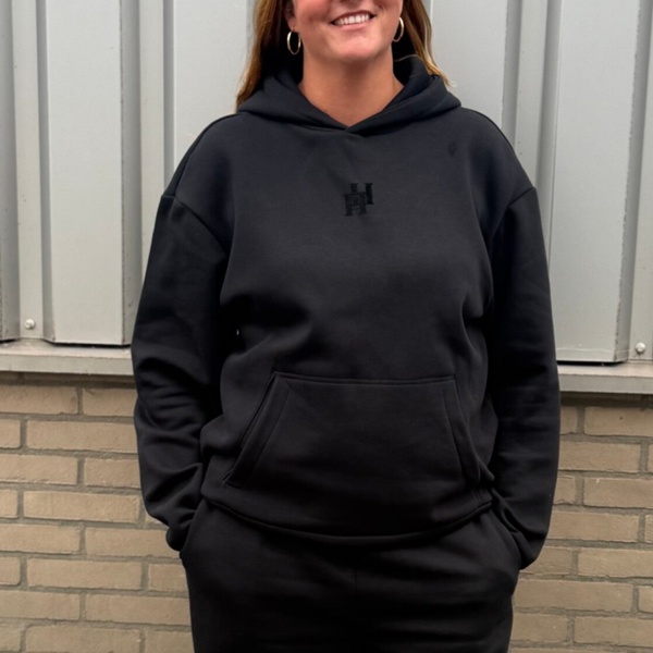 Hommersom & Hommersom Hoodie Black – Comfortabele Unisex Hoodie