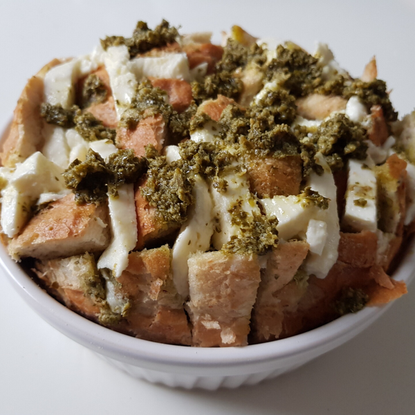 groot brood : mozzarella - groene pesto