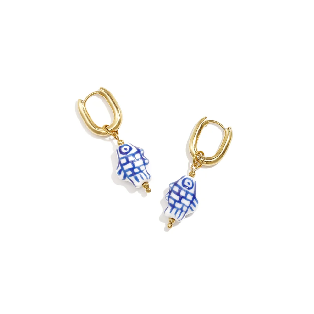 Gouden oorbellen met Keramieken Visje, Blauw & Wit