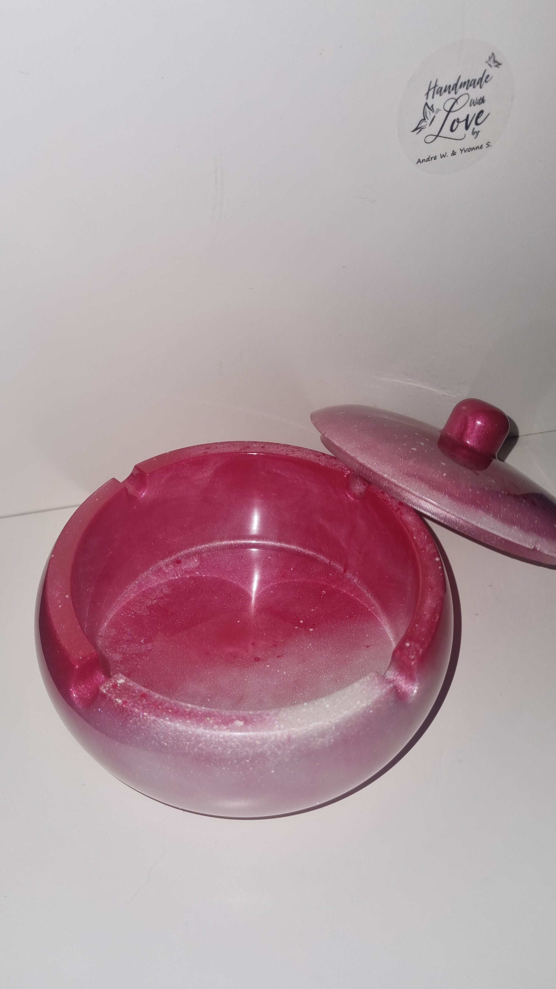 Aschenbecher mit Deckel aus Epoxidharz