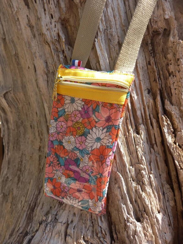 pochette tactile pour smartphone
