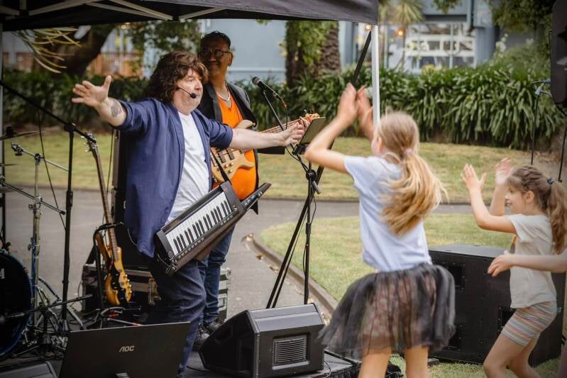 rick-toner-and-the-80s-wave-wedding-gig-outdoors-standard.jpg