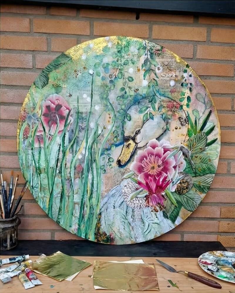 wandcirkel 80 cm  rond op mdf, zwaan met mixed media