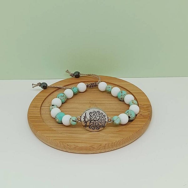 Bracelet en pierres naturelles agate blanche et howlite coquillage vert anis – breloque arbre de vie – bijou fait main – SELENYA